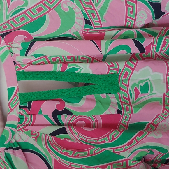 Crown & Ivy Pink/Green Keyhole back Peasant Blouse. Size XS - Picture 6 of 10